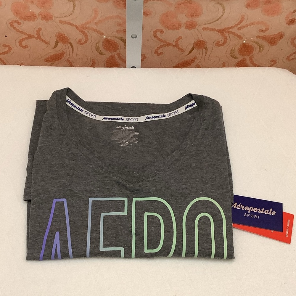 Aeropostale Gray Tee with Colorful Logo NWT
